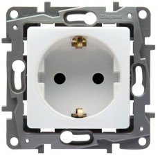 Legrand Etika <672221> Розетка (2К+З, внут., белый)